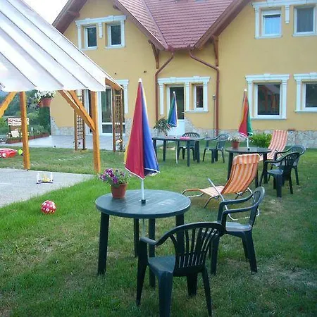 Apartment Kustanygyongye Vendeghaz Kehidakustany