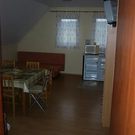 Apartment Kustanygyongye Vendeghaz