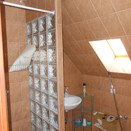 Apartment Kustanygyongye Vendeghaz *
