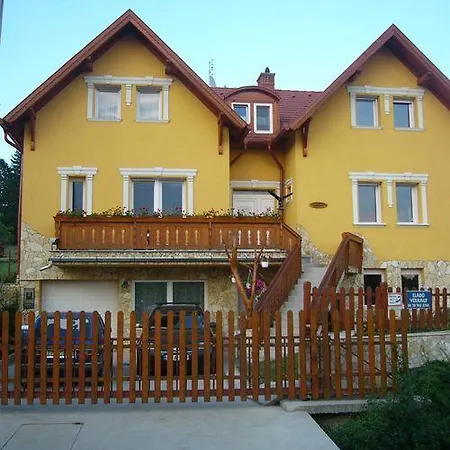 Kustanygyongye Vendeghaz *