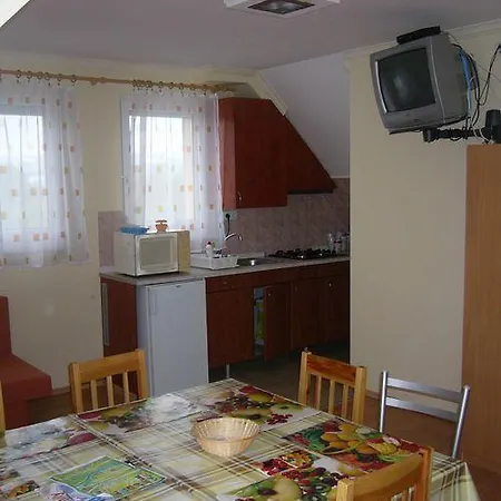 Kustanygyongye Vendeghaz