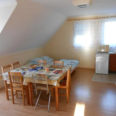 Apartment Kustanygyongye Vendeghaz Kehidakustány