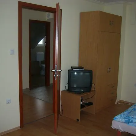 Apartment Kustanygyongye Vendeghaz