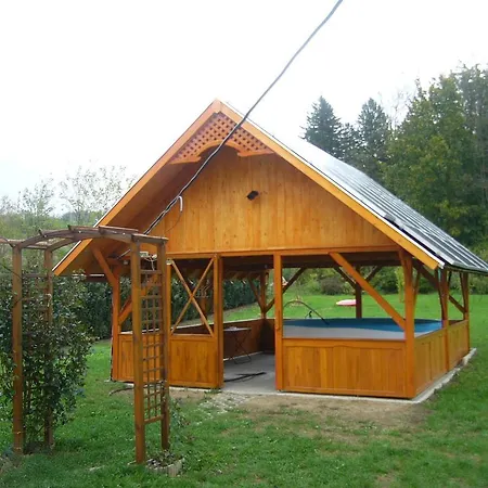 Kustanygyongye Vendeghaz Apartment