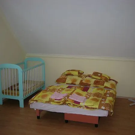 Kustanygyongye Vendeghaz * Kehidakustany