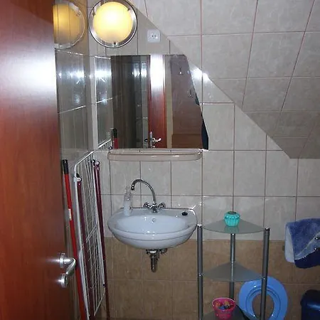 Apartment Kustanygyongye Vendeghaz